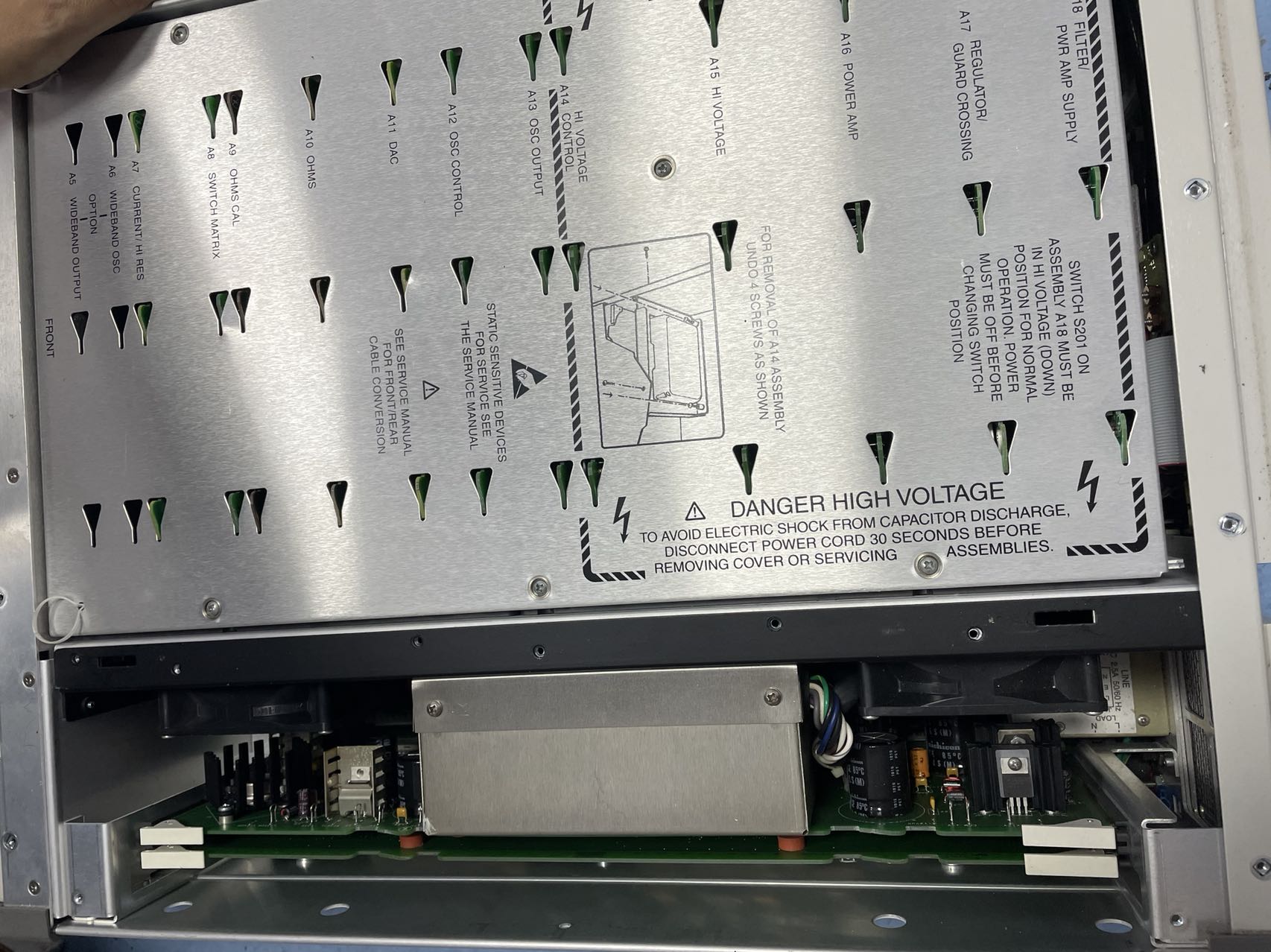 6364703684cf0.jpg 維修多功能校準儀FLUKE5700A 2.jpg