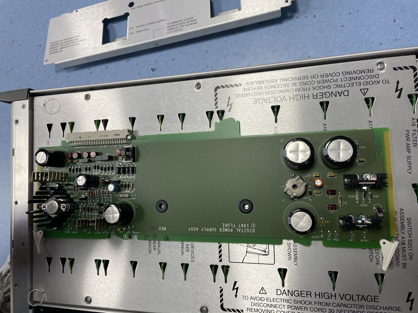 63a1097f214d1.jpg 維修多功能校準儀FLUKE5700A 1 (1).jpg